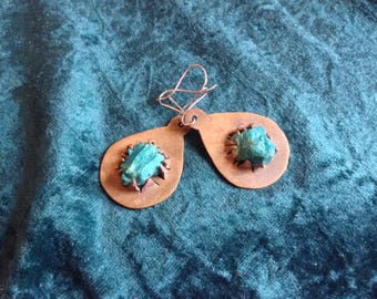 Earrings in bronze and turquoise