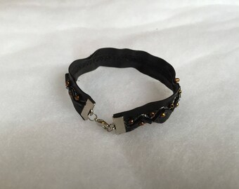 Bracelet simili cuir brodé noir 20 cm