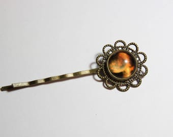 a cabochon, Glas and bronze glass Bobby pin