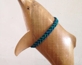 Friendship Bracelet pattern green and blue spike