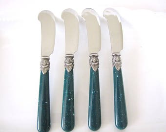 Vintage Butter Knife Cheese Spreader Inox Italy Set of Four Green Handle from AllieEtCie