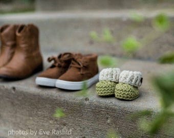 Pregnancy Announcement Photo Prop, Pregnancy Reveal Booties, Ribbed Cuffs with Wood Buttons, Newborn Booties, OPTIONAL Booties in a Box®