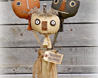 Primitive Pumpkins in Grubby Jar ~ Primitive Halloween Decor ~ Primitive Decor ~ Primitive Fall Decor ~ Fabric Pumpkins ~ Primitive Autumn