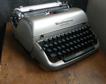 superb Remington letter riter manual typewriter with case,Green keys , silver body 1950s, Free UK postage