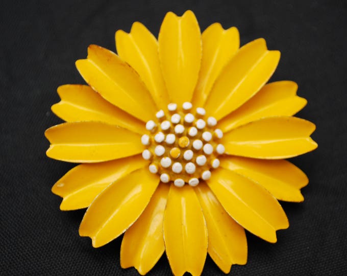 Crown Trifari Flower Brooch - Yellow white Daisy - Enamel on Metal - large Floral pin -