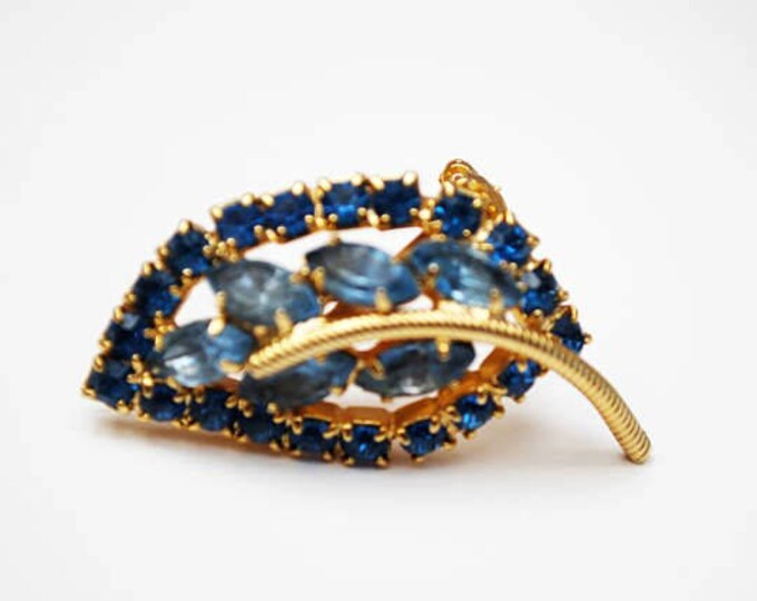 Blue Rhinestone Leaf brooch - mid century = gold - floral Pin