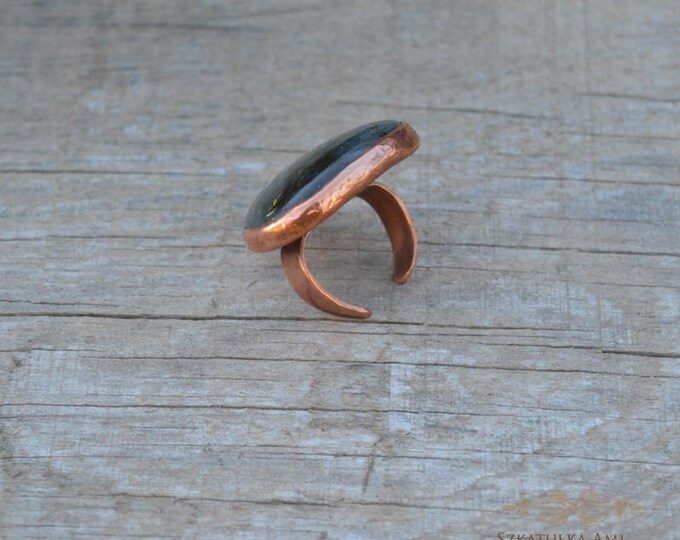 Labradorite ring, copper ring, large ring, stone ring, statement ring, metal ring, gemstone ring, labradorite jewelry, witchy ring, gift her