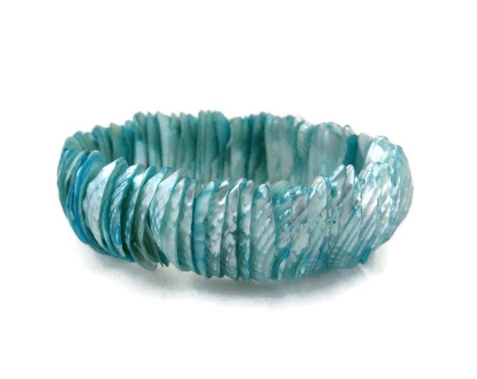 Sea Shell Bracelet, Vintage Aqua Blue Dyed Shell Stretch Bracelet, Summer Jewelry Gift for Her