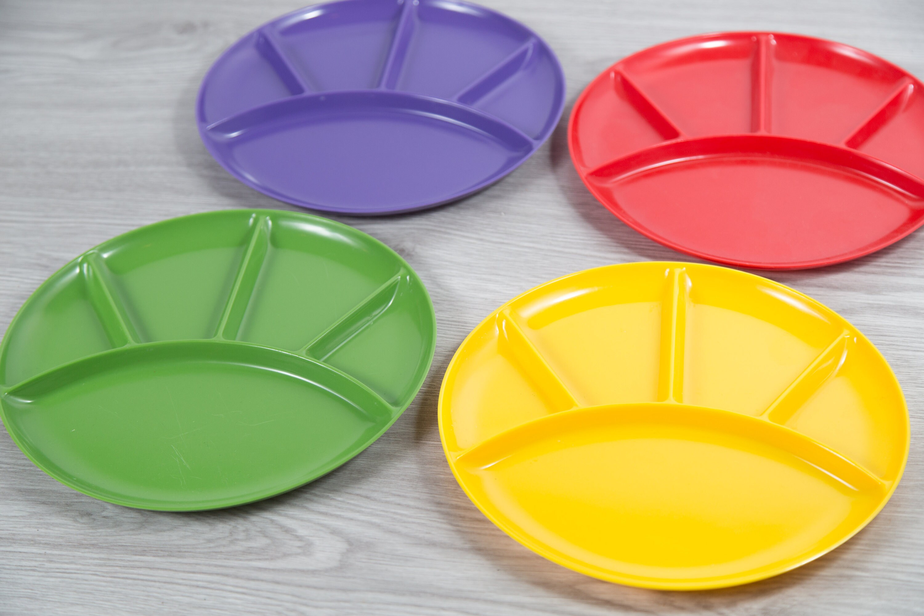 Vintage Divided Plates Set of 4 Colorful Plastic Kids Lunch Dinner