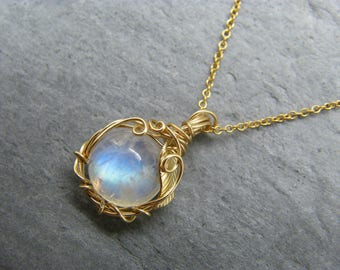 Moonstone necklace ~ Moonstone pendant ~ Moonstone jewelry ~ Blue moonstone ~ Rainbow moonstone ~ Gold leaf necklace ~ Moonstone ~ Gold ~