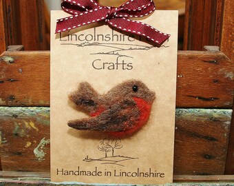 Needle felted Robin brooch - Robin pin - bird brooch - felted Rustic Robin brooch- gift for her