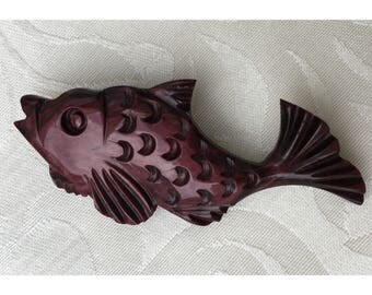 Vintage 40s-style Carved Plastic Fish Brooch