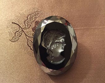 Vintage Intaglio Cameo Brooch