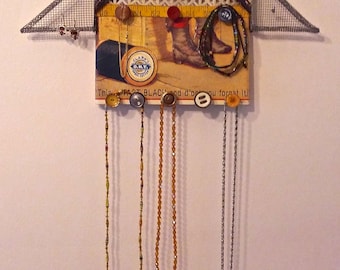 Jewelry House "Favorite Few" - Jewelry Display & Storage