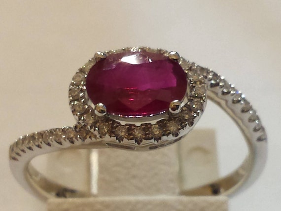 18 K white gold ruby and diamond ring