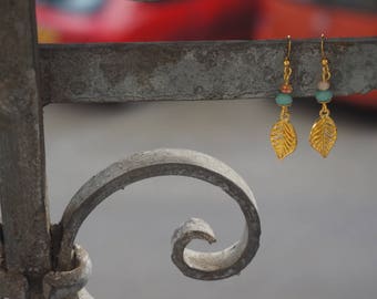 Cute earrings with a leaf