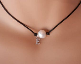 leather pearl choker leather pearl necklace Boho pearl necklace Single pearl necklace leather pearl leather necklace pearl necklace leather