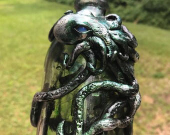 Cthulhu Bottle: Evil Octopus Scultpure Bottle