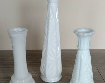 Vintage Milk Glass Vases / Set of 3 Milk Glass Vases / Bud Vases / Milk Glass / Wedding Decor / Set of 3