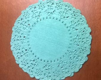 SET OF 40 TURQUOISE SCALLOPED PAPER DOILIES