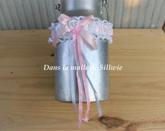 Pink and white garter made with crochet