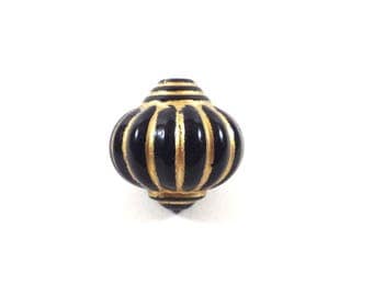 A large bead black and gold Lantern (Ref.101)
