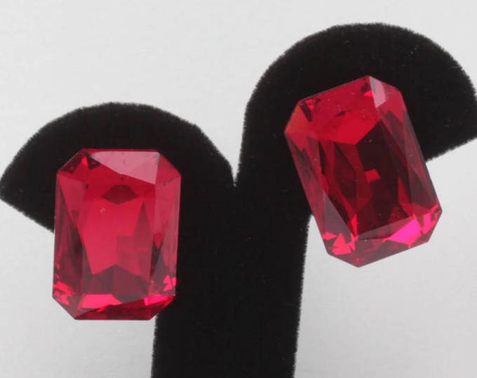 Red Faceted Glass Earrings Rectangular Bold Clip On Designer Carolee Vintage