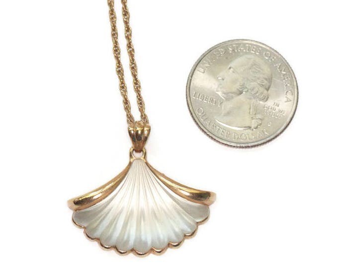 Avon Frosted Glass Shell Fan Pendant Necklace Vintage