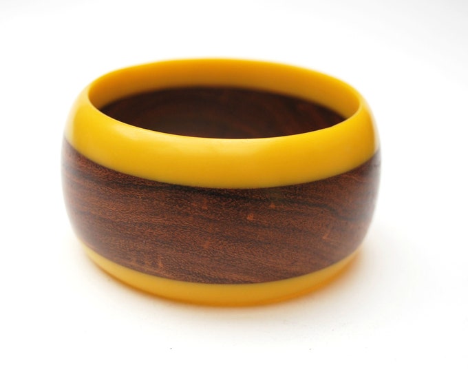 boho two tone Lucite bangle - Wood Brown - Mustard yellow - Vintage plastic bracelet