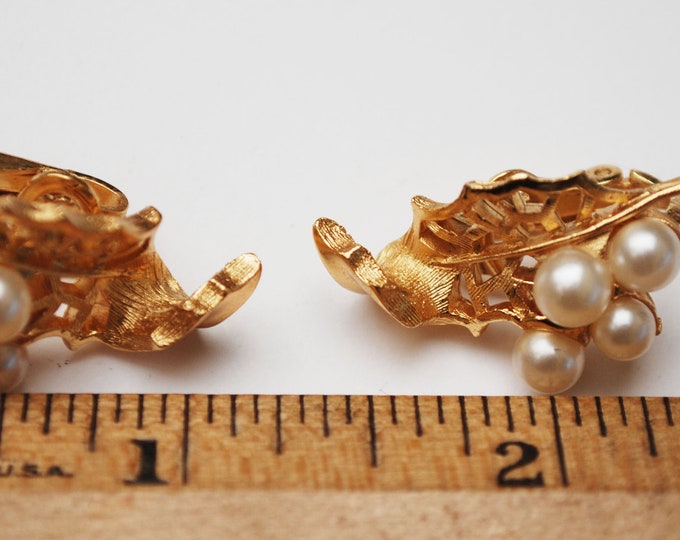 Crown Trifari Earrings - gold tone - White Pearl - floral leaf - Clip on earring