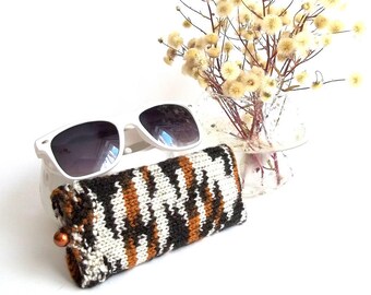 SALE - 25% Off! Glasses Case, Reading Glasses Cozy, Eyeglasses or Sunglasses Holder. Knitted Glasses Case in Brown, Black and White.