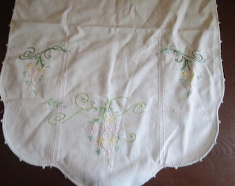 Daisy-Embroidered Dresser Scarf with Crocheted Edge