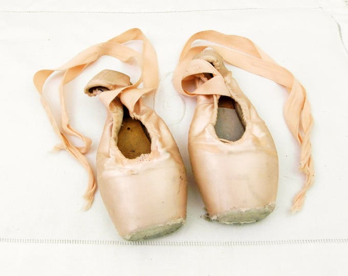 Vintage Pink Satin Girls Pointe Ballet Shoes with Ribbons, Worn Shabby Ballerina Costume Shoe by Bloch Size 4 with Leather Sole