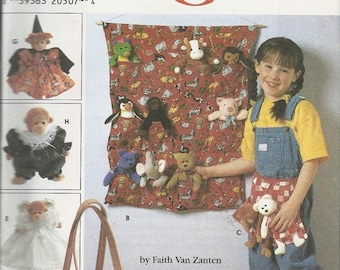 SALES EVENT Simplicity 7695 Tote Organizers, Apron, Sleeping Bag, Cloths for 9" Bean Bag Animal Uncut