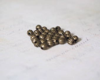 25 striation bronze 4mm round beads