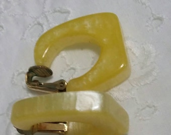 Vintage Yellow pearlescent Lucite clip on earrings