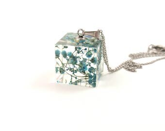 Real Pressed Flower Resin Jewelry - Cube Resin Pendant Necklace, Botanical Pendant, Flower resin necklace, Floral jewelry, 3D flowers