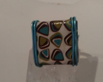 Bague en papier et aluminium