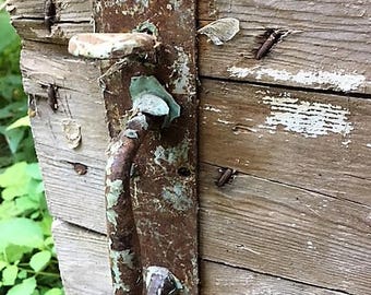 Rustic Barn Door Handle , still work great , Complete Set With Striker Plate and 3 Hinges