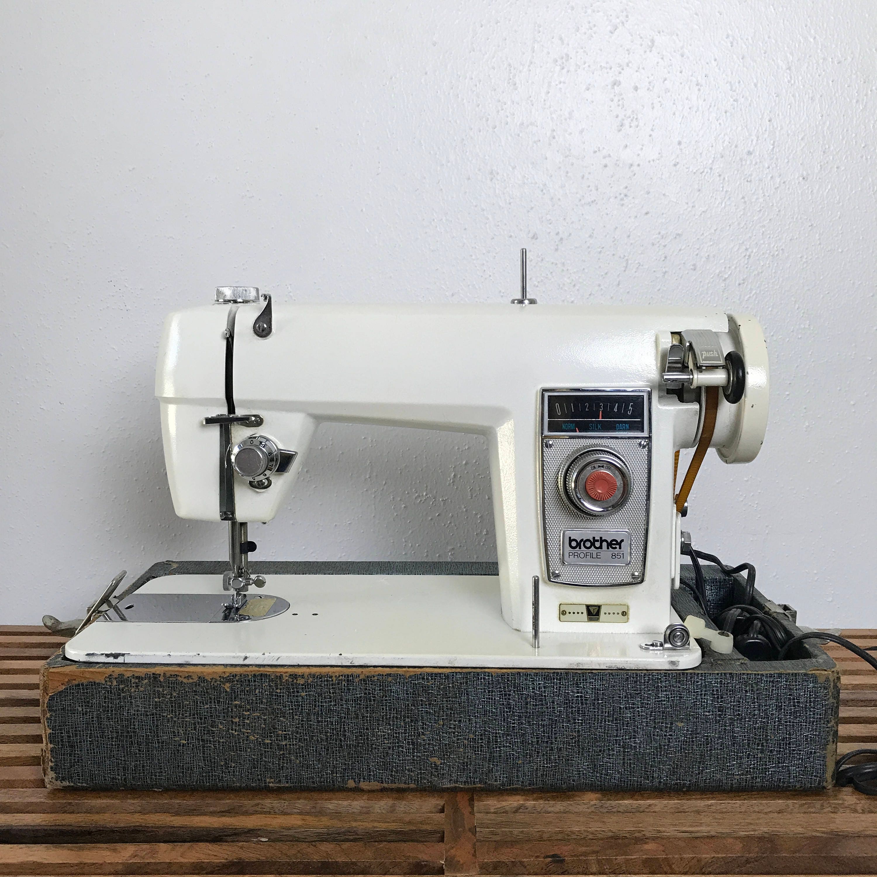 Vintage Brother Sewing Machine / Brother Profile 851 / Vintage