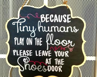 Remove shoes sign, take off your shoes sign, front door sign, no shoes sign, New mom gift basket, gift for mom, baby shower gifts, chalkboad