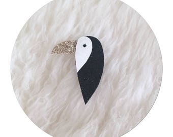 ✨✨Mettez glitter in your life with brooch "toucan" in white, black and gold sequined micro canvas