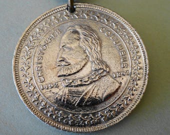Vintage Christopher Columbus Coin Pendent Necklace Quadri-Centenial