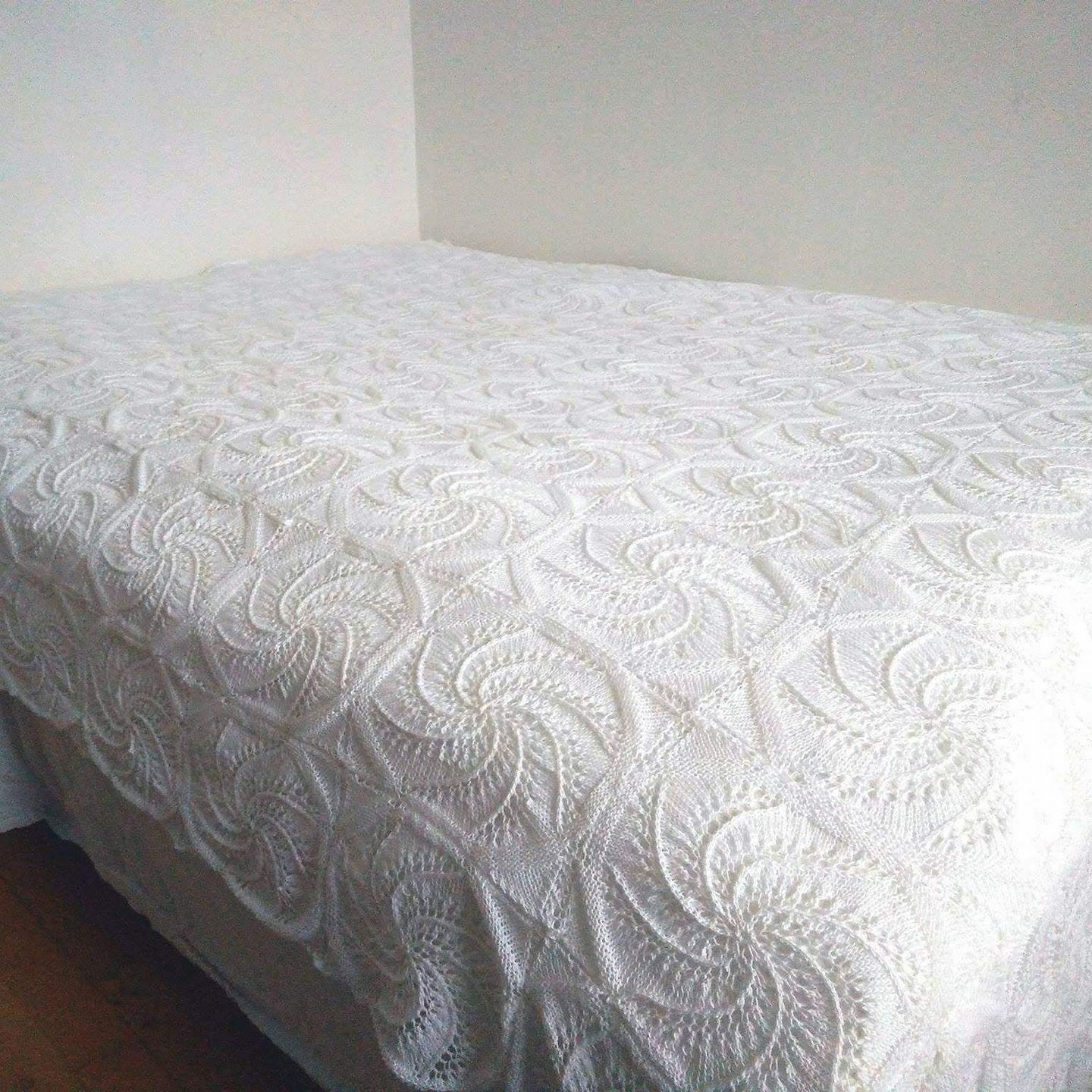 DIY Knitting Pattern for Beautiful Vintage Bedspread Bed