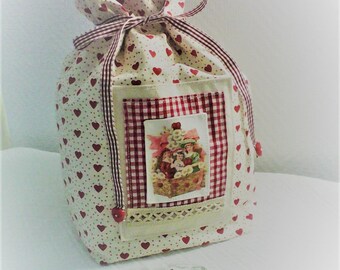Noël,sac de noël,pochon de noël ,cadeau de noël,cadeau pour Elle,tissu coeurs rouges sur fond ivoire ,image de noël ,fait main .