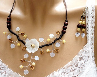 Set was floral brown/white/gold