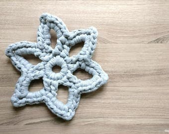 Crocheted star shape pot coaster