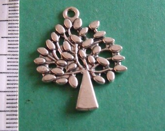Silver tree pendant 30mmx24mm