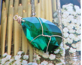 Teardrop Swarovski 6106 38 mm Emerald pendant