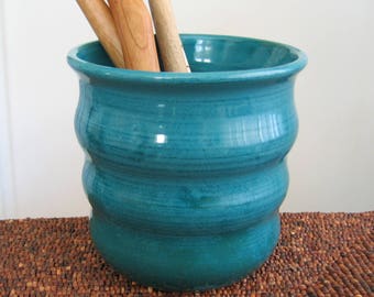 Beehive Utensil Holder in Peacock Blue Green, Ceramic Utensil Crock, Stoneware Pottery Kitchen Organizer, Utensil Caddy, Bridal Shower Gift